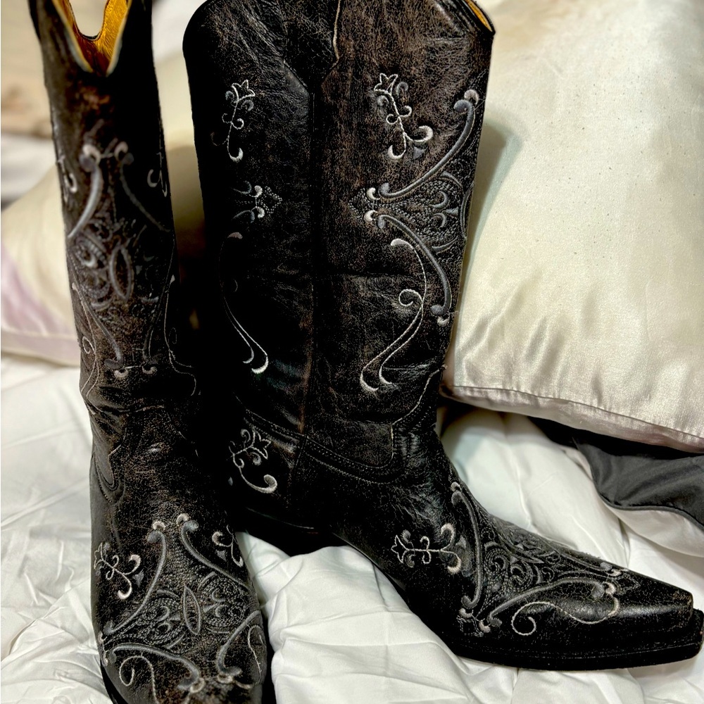 Black cowboy boots